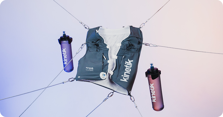 Direction artistique Kinetik — gourdes et sac de trail
